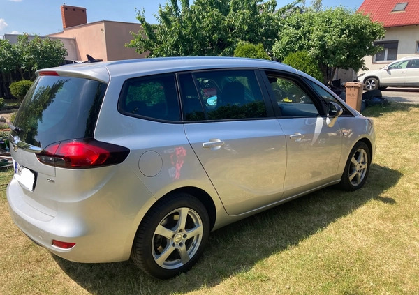 Opel Zafira cena 49900 przebieg: 149999, rok produkcji 2016 z Września małe 46